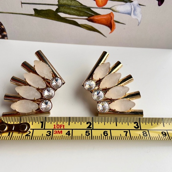 Vintage gold tone & glass fan shaped clip-ons - Picture 4 of 6